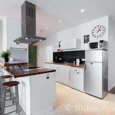 Big Fancy Center Apartment *