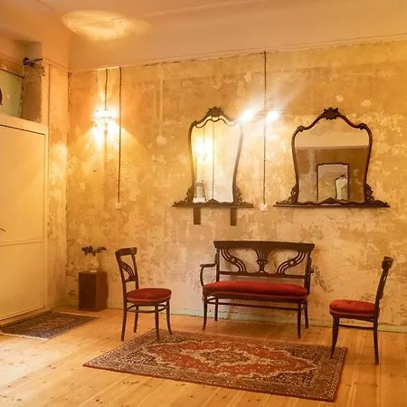 Schoeneberg Flat & Art Gallery Apartment *
