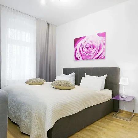 Grand Mitte Rosenthaler Platz Apartment *