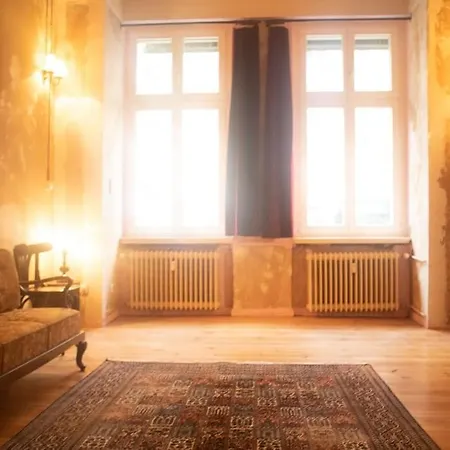 Schoeneberg Flat & Art Gallery Apartment