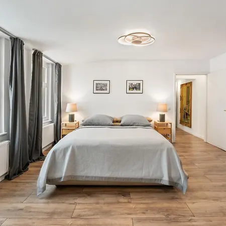 Apartment The Tieckstr Loft For Up To 7 People With 2 Bathrooms