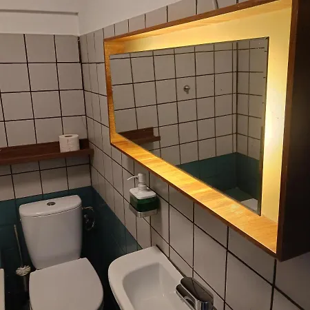 Squat Deluxe Berlin, The Guest house