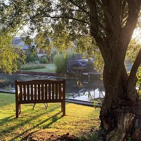 Holiday home Holzhaus Mit Direktem Wasserzugang In Berlin-koepenick Berlin