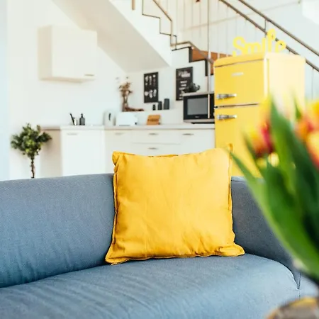 Fantastic Loft With Balcony Apartment *