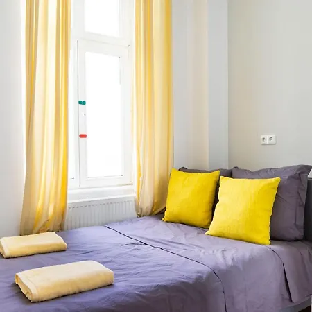 Modern 4 Bedroom In - Charlottenburg Berlín