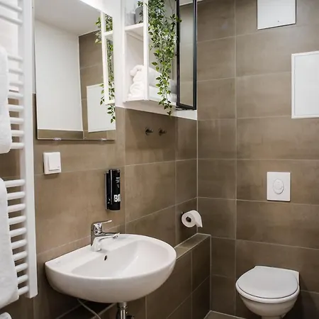 Fantastic 2 Bedroom Apartment *