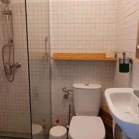 Guest house Squat Deluxe Berlin, The *