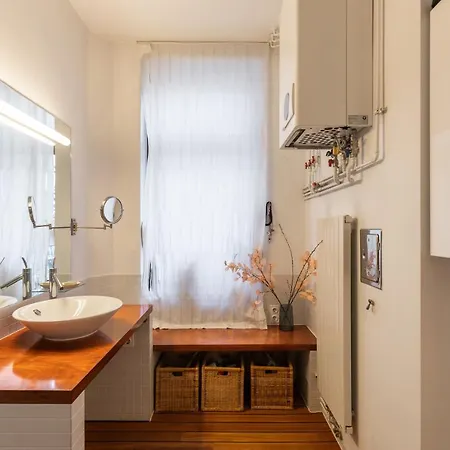 Apartment Luxury Townhouse With Garden - A Central Oasis *