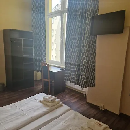 Отель Am Stuttgarter Eck 2*