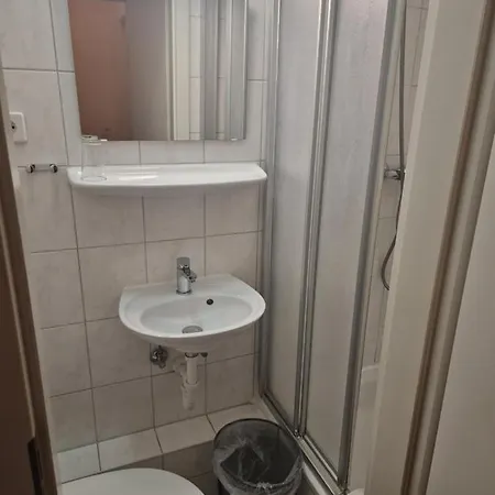 Отель Am Stuttgarter Eck 2*