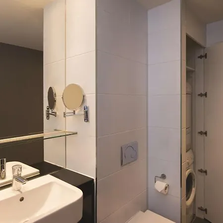 מלון דירות Adina Checkpoint Charlie 4*