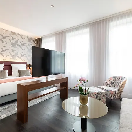 Hotel Leonardo Royal Alexanderplatz 4*