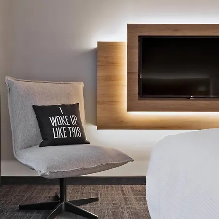Moxy Humboldthain Park Hotel