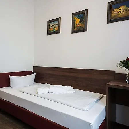 Queens Park Hotel 3*