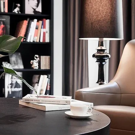 Roomers Steinplatz, Autograph Collection 5*