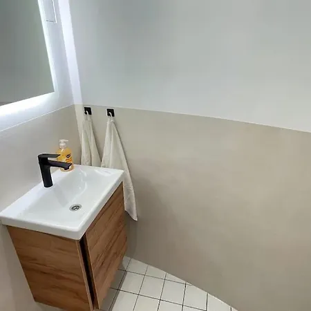 Modern L Netflix L Fast Wifi L Xbox Apartment *