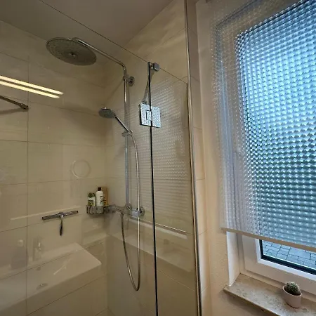 Апартаменты Traumhafte Haushaelfte Mit Kamin, Garten & Whirlpool