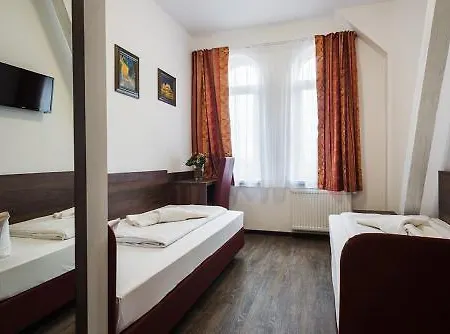 Hotel Queens Park 3*