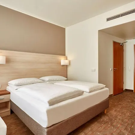 H+ Mitte Szálloda 4*