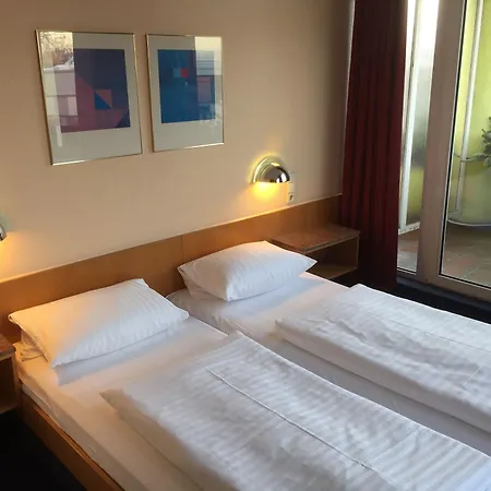 Hotel Plaza Charlottenburg 3*