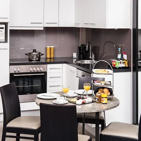 Adina Checkpoint Charlie Aparthotel 4*