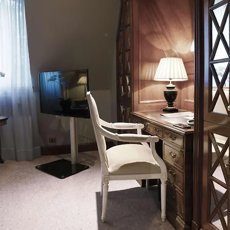 Schlosshotel Berlin 5*