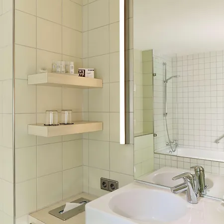 Отель Park Plaza 4*