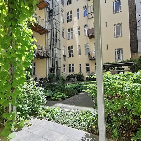 Apartment Lang Li By Rockchair L Superhost Status L 2 Bedrooms Boxspringbeds In Center - Cozy Family & Business Flair Welcomes You! Berlin