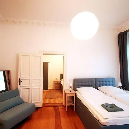Apartment Lang Li By Rockchair L Superhost Status L 2 Bedrooms Boxspringbeds In Center - Cozy Family & Business Flair Welcomes You! Berlin