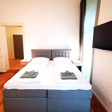 Apartment Lang Li By Rockchair L Superhost Status L 2 Bedrooms Boxspringbeds In Center - Cozy Family & Business Flair Welcomes You! *