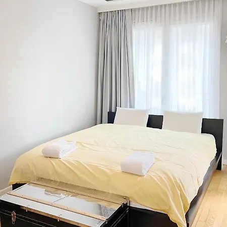 Prime Comfort With Balcony & Free Parking