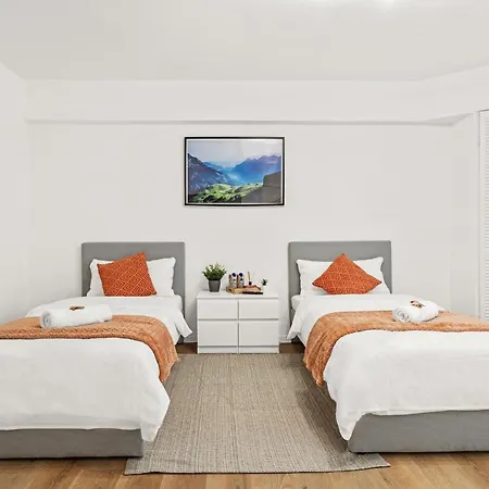 2 Apartments, 4 Betten, Vollmoebliert,zentrale Lage Am S-bahnhof Berlin