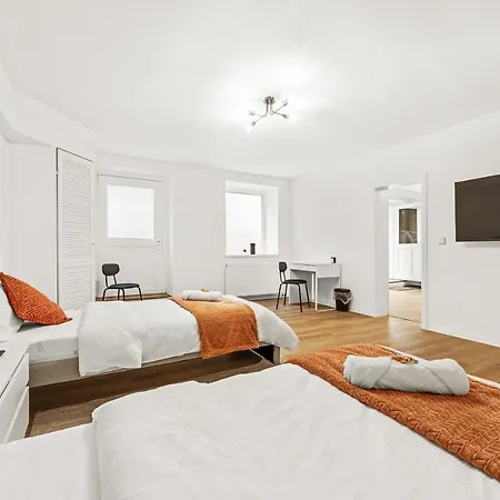 2 Apartments, 4 Betten, Vollmoebliert,zentrale Lage Am S-bahnhof *