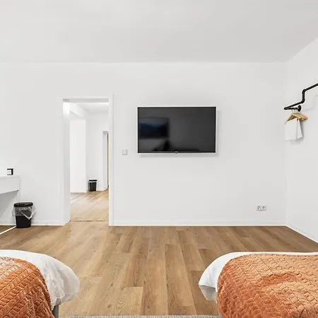 2 Apartments, 4 Betten, Vollmoebliert,zentrale Lage Am S-bahnhof * Berlin