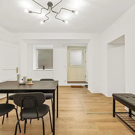 2 Apartments, 4 Betten, Vollmoebliert,zentrale Lage Am S-bahnhof Apartment Berlin