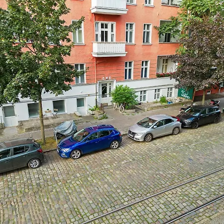 2 Apartments, 4 Betten, Vollmoebliert,zentrale Lage Am S-bahnhof * Berlin