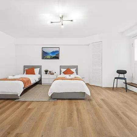 2 Apartments, 4 Betten, Vollmoebliert,zentrale Lage Am S-bahnhof Apartment Berlin