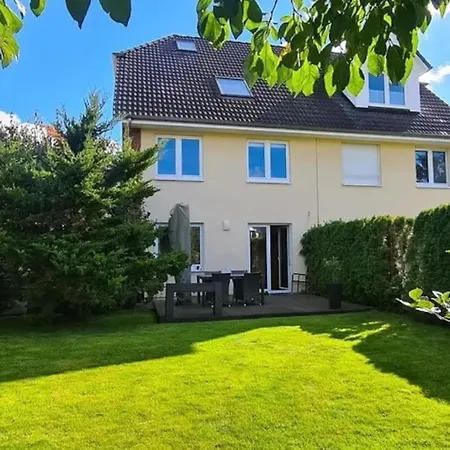 Modern Townhouse, Quiet And Close To The Centre. Holiday home Berlin