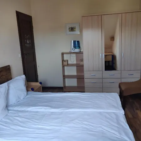 Modern Townhouse, Quiet And Close To The Centre. Holiday home