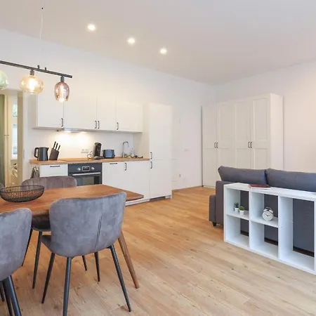 Apartment Neue 2-zi-apartment 15 Min Entfernung Zum Hbf Und Brandenburger Tor *