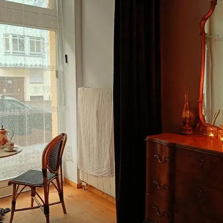 La Vie En Rose: Elegance And Art * Berlin