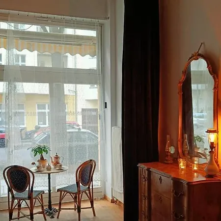 La Vie En Rose: Elegance And Art Apartment *