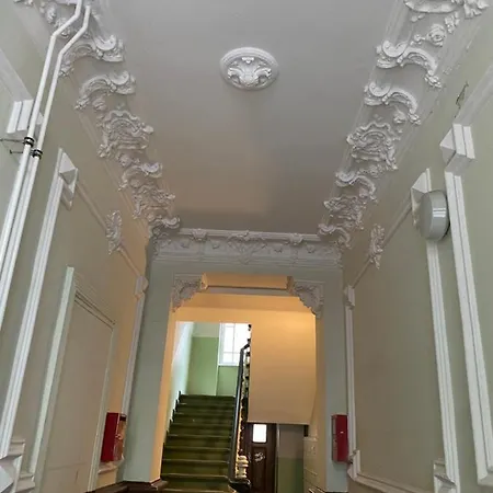 Apartment Vorhang Auf!