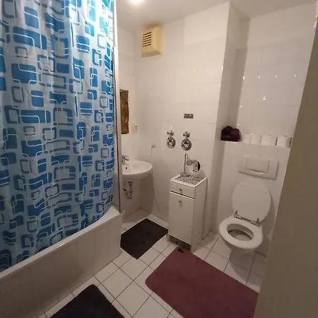 Apartment Tolle Private 2-zimmer Im Szene Berlin-friedrichshain Berlin