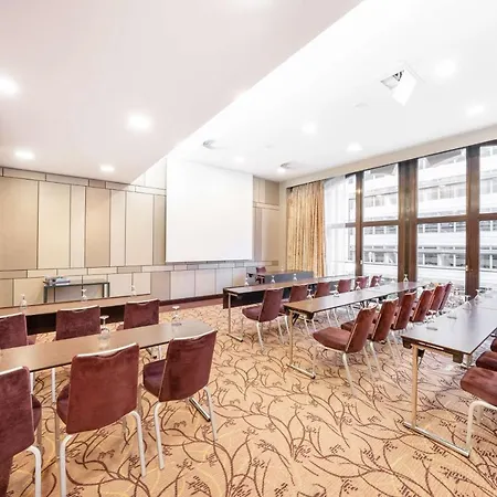 Hilton מלון 5*