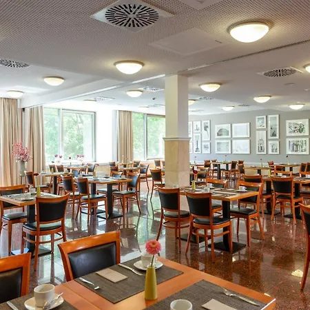 Leonardo Ku'damm Hotell 4*