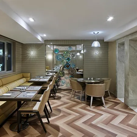 米特泰坦尼克康福特酒店 3*