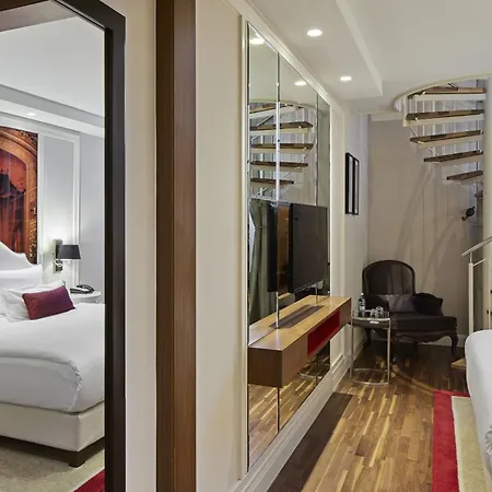 Hotel Titanic Gendarmenmarkt 5*