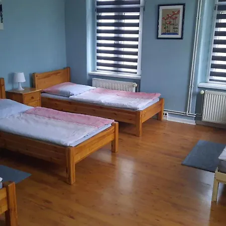 Möbelierte 2 Zim. We 2-5 Schlafplätze 43m², M. Garten U. Parkpl. Zentr. Bus Vor Der Tür Aparthotel Berlin