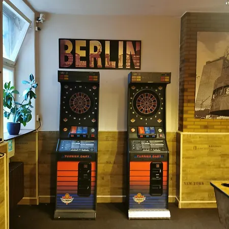Aparthotel Möbelierte 2 Zim. We 2-5 Schlafplätze 43m², M. Garten U. Parkpl. Zentr. Bus Vor Der Tür Berlin